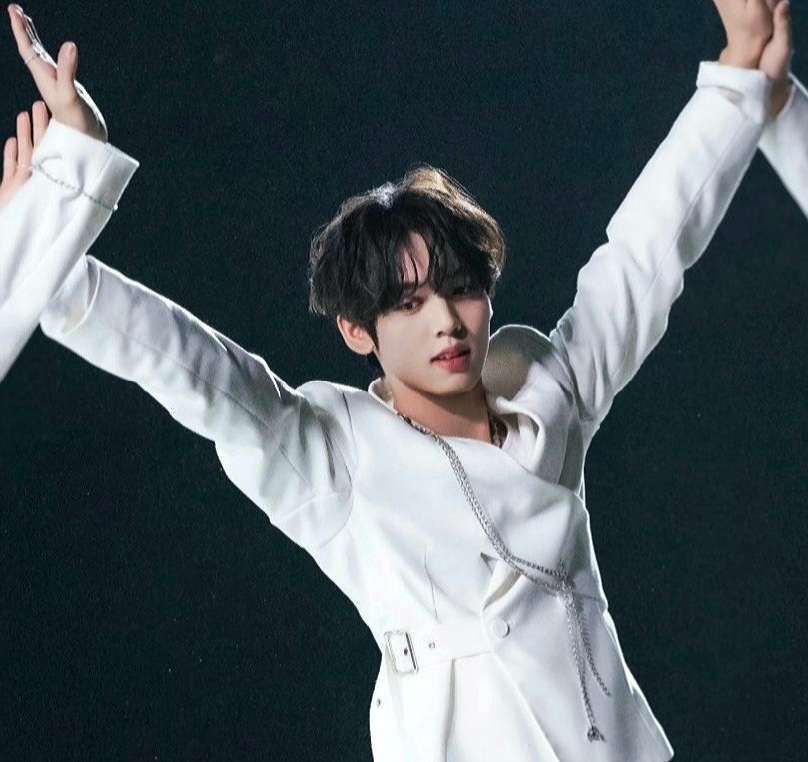 ハン・ユジン (ZEROBASEONE)の舞台裏ショット