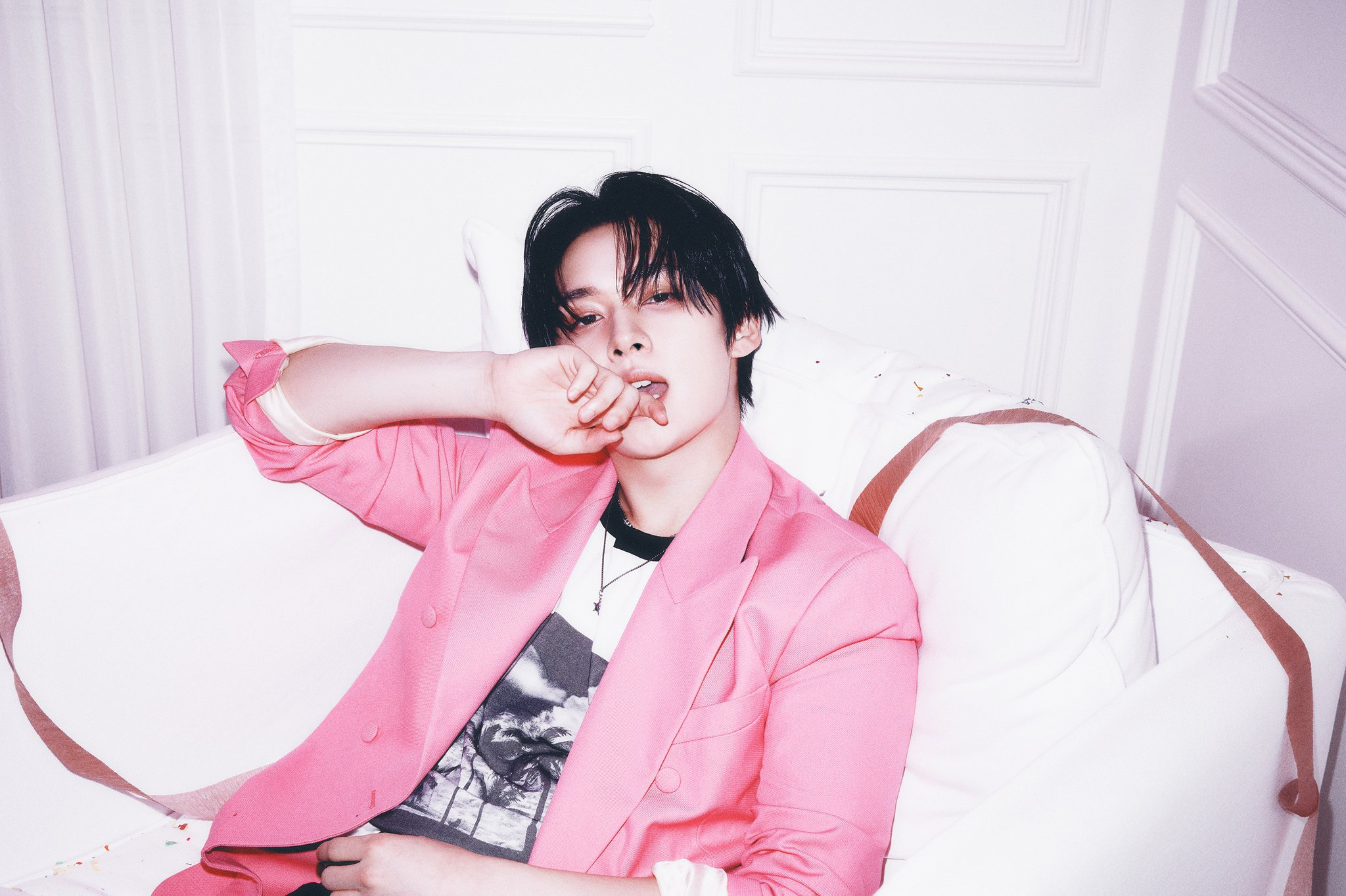 Behind-the-scenes cut of Lee Know (Stray Kids)