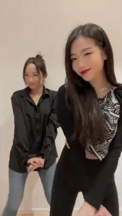 A moment captured by SECRET NUMBER's fan