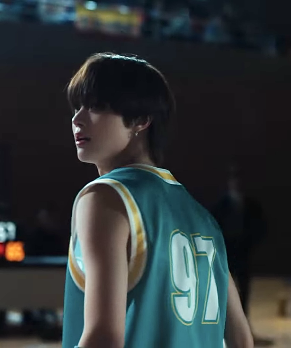 Behind-the-scenes cut of EJ (&TEAM)