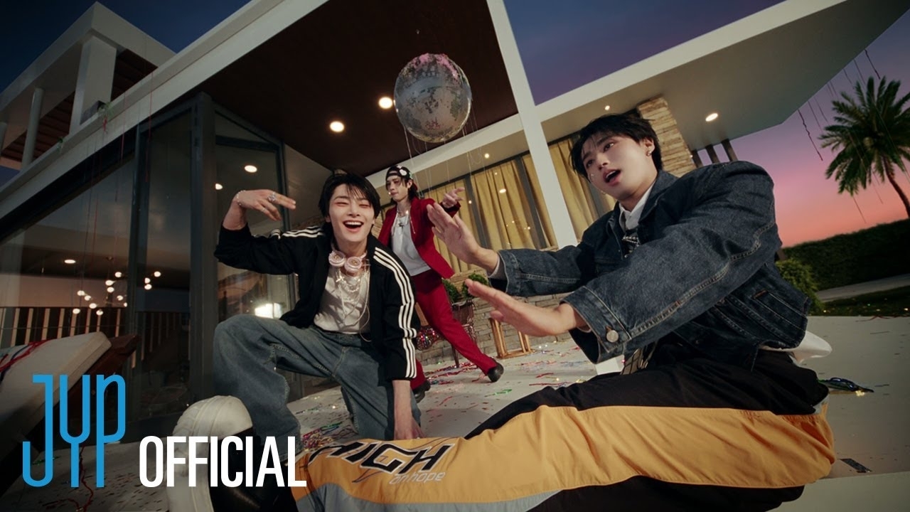 Behind-the-scenes cut of Stray Kids