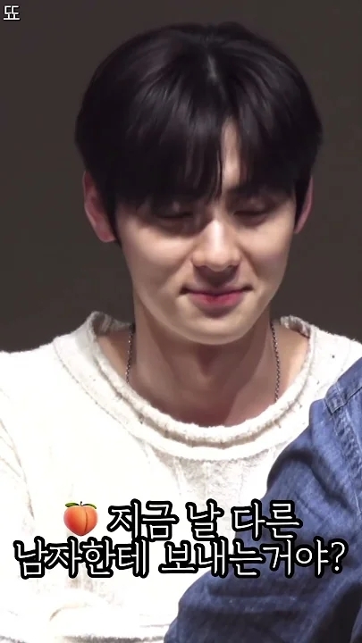 A moment captured by Hwang Minhyun's fan