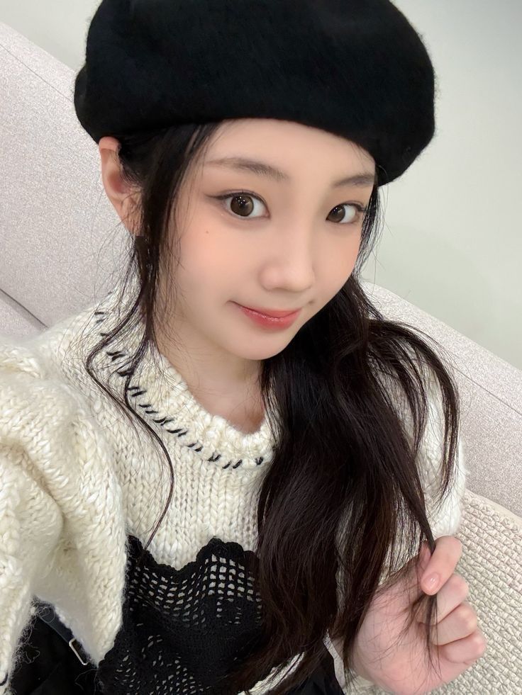 Behind-the-scenes cut of Wonhee (ILLIT)