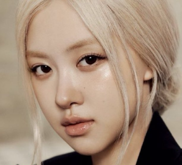 Latest photo of ROSÉ (BLACKPINK)