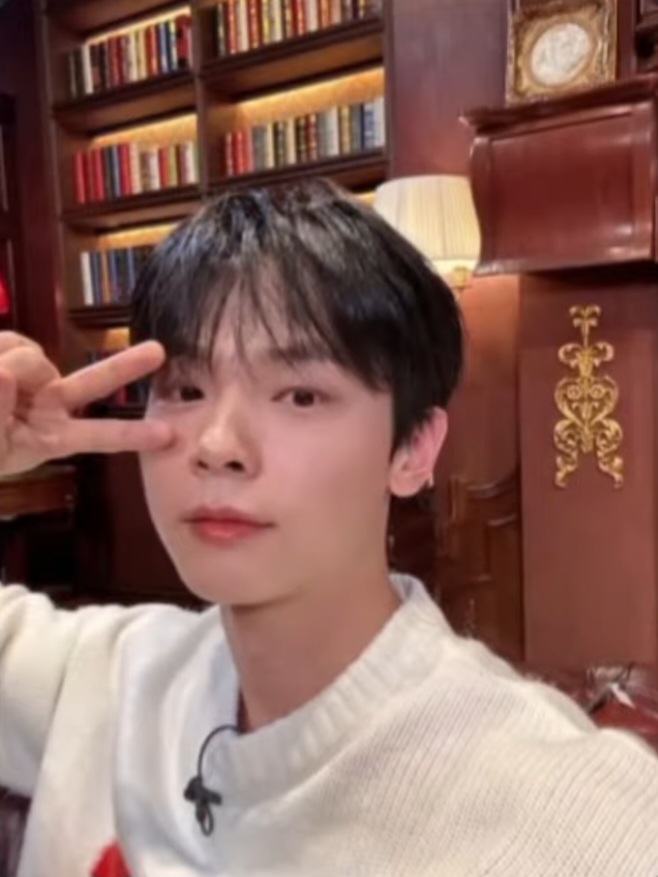 A moment captured by Shin Yechan (LUCY)'s fan