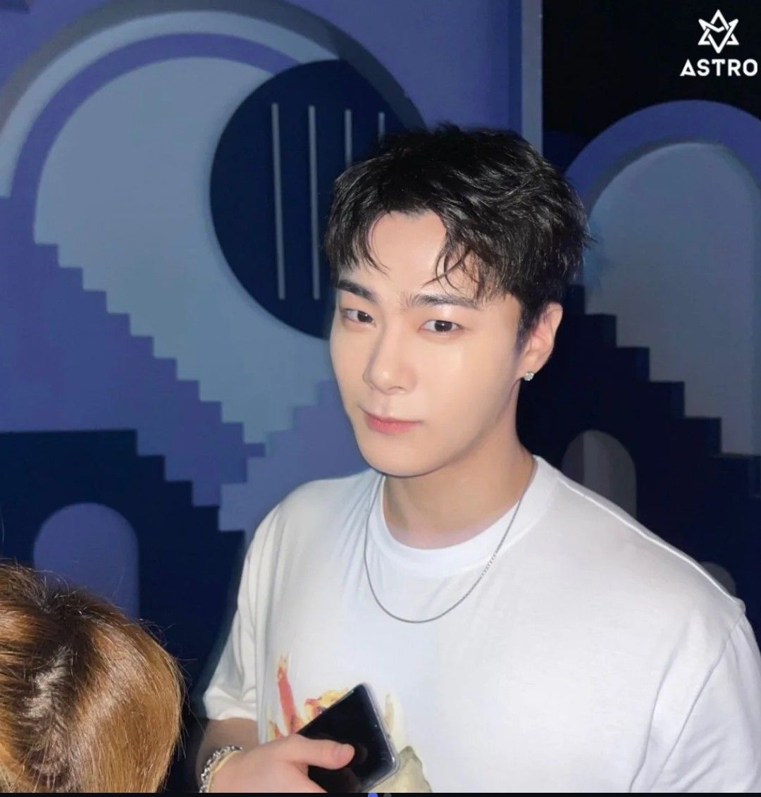 Latest photo of Moonbin (ASTRO)