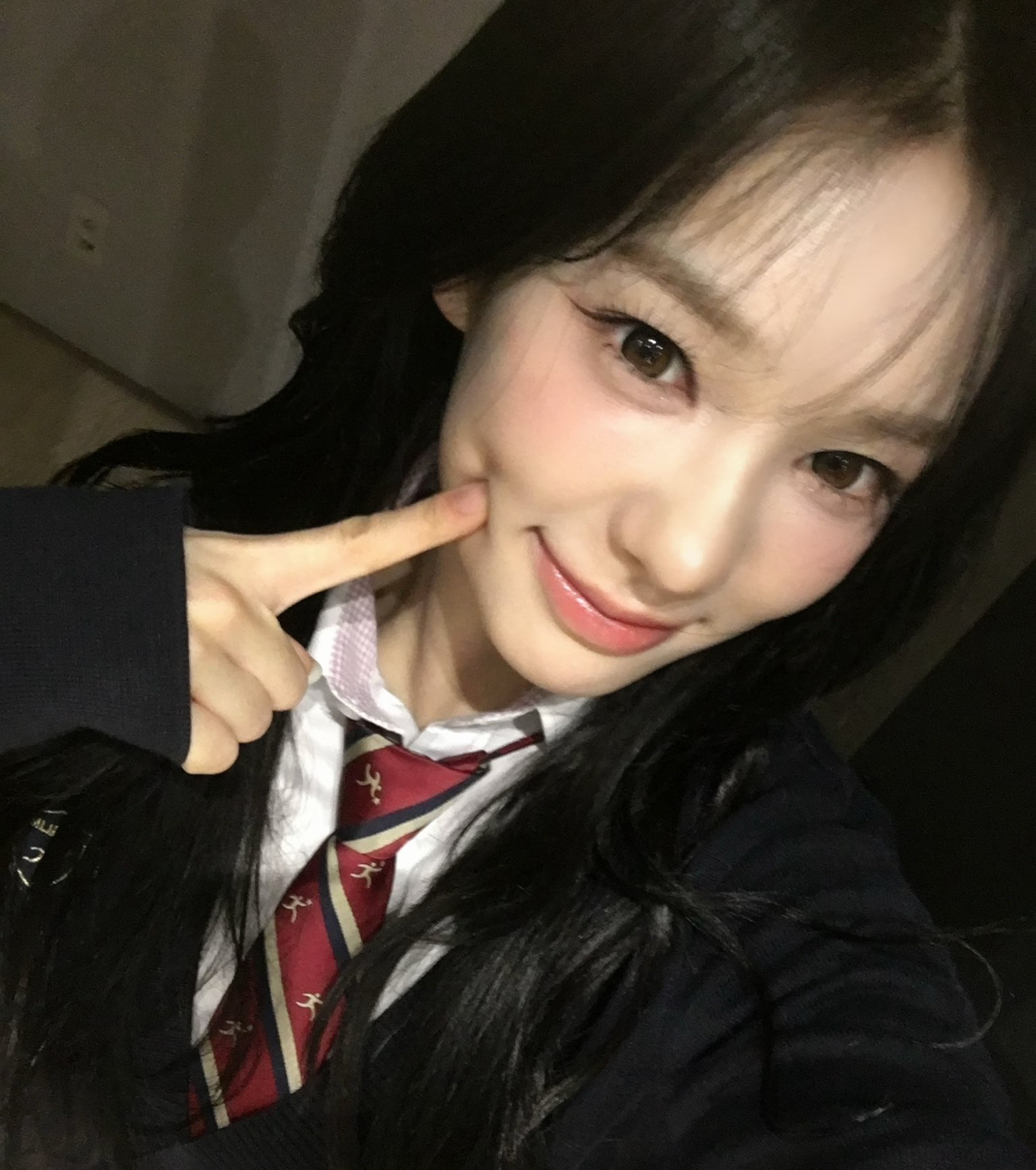 Behind-the-scenes cut of Ryu Sarang (izna)