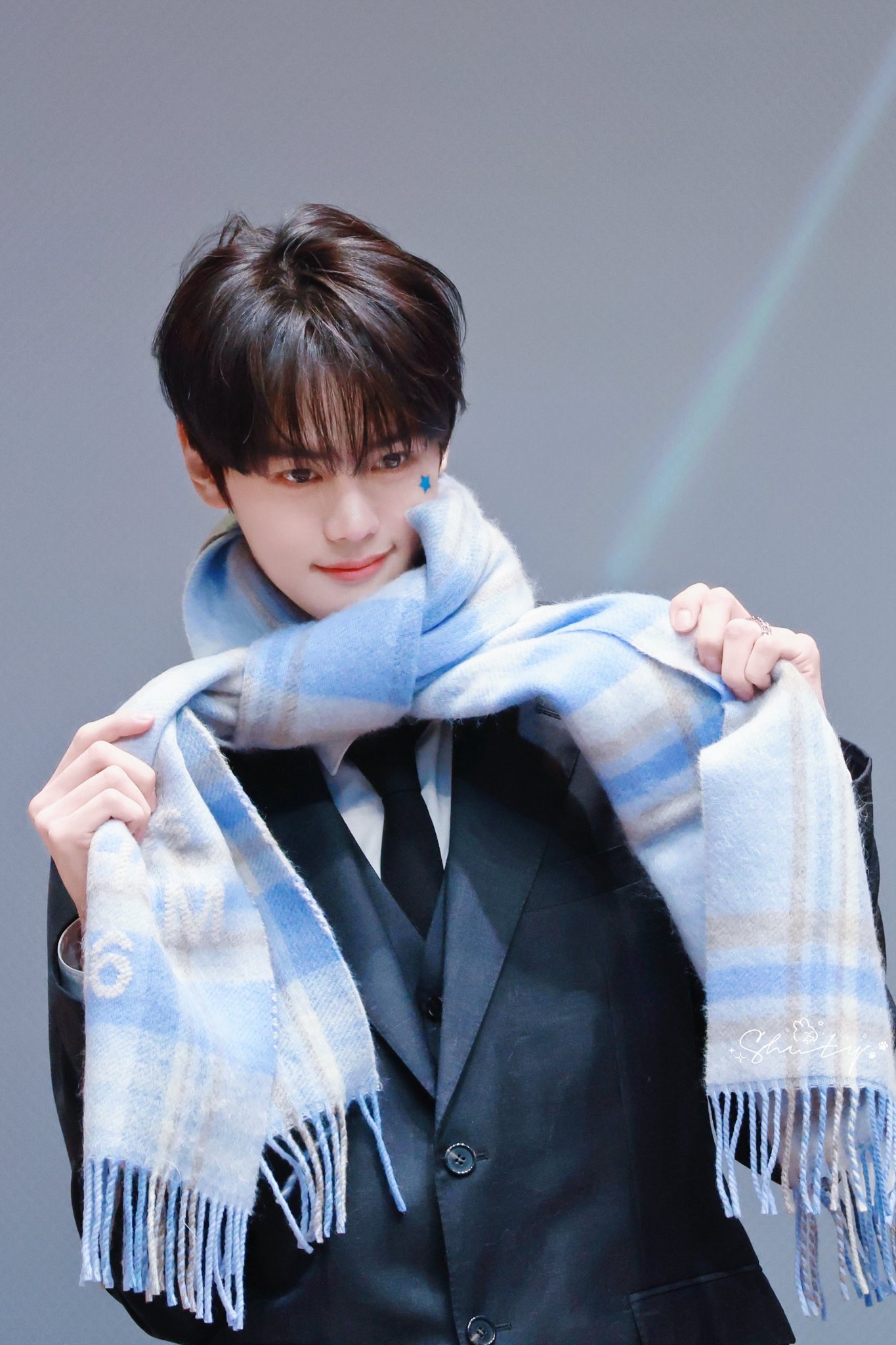 A moment captured by Kim Gyuvin (ZEROBASEONE)'s fan