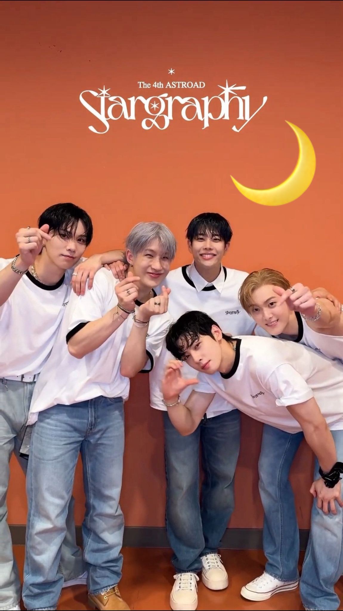 A moment captured by MJ (ASTRO)'s fan