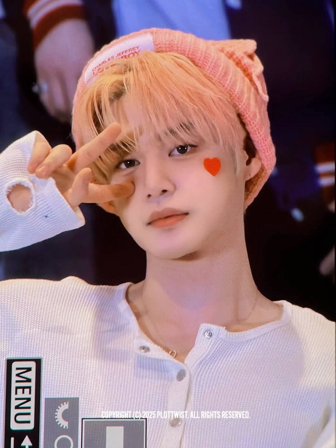 Recent activity shot of Kim Jiwoong (ZEROBASEONE)