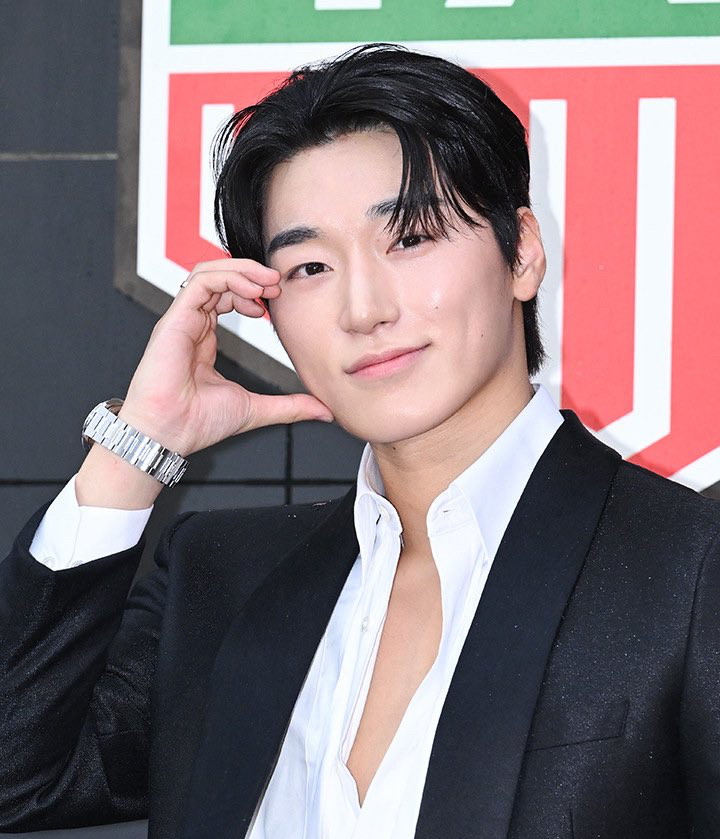 산 (에이티즈)의 비하인드 컷