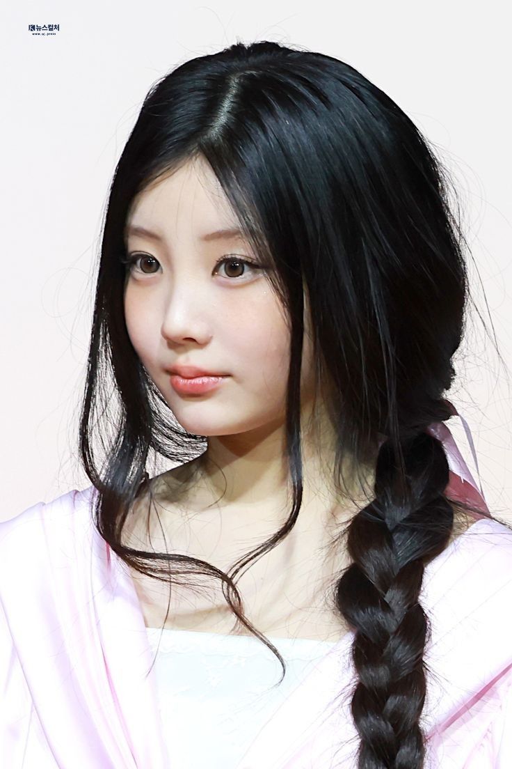 Recent activity shot of Wonhee (ILLIT)