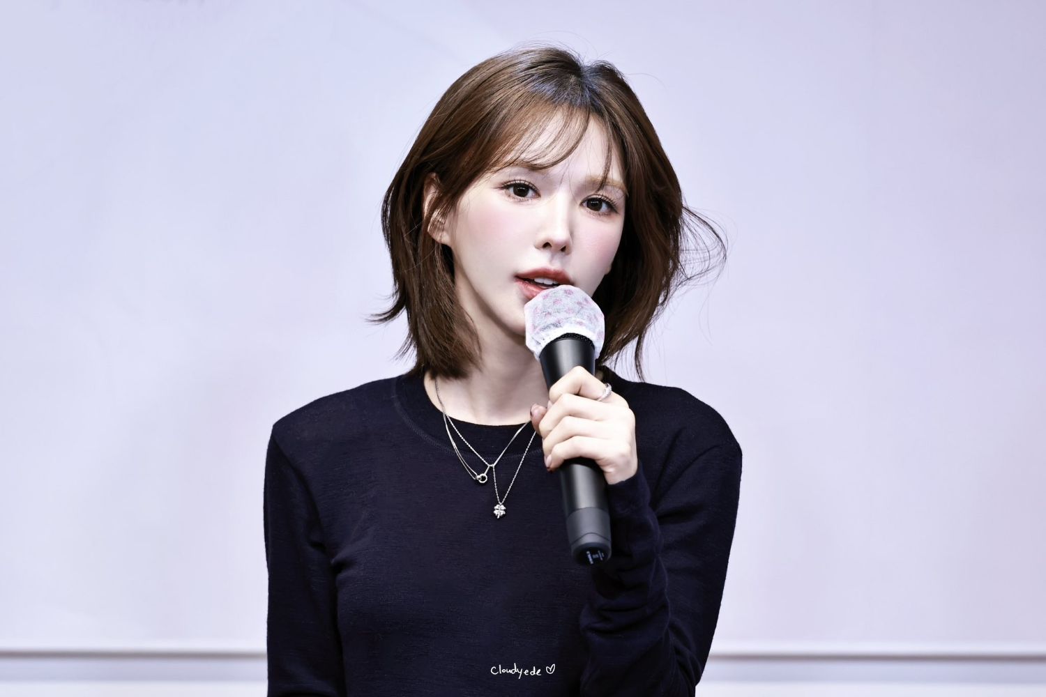 Behind-the-scenes cut of Wendy (Red Velvet)