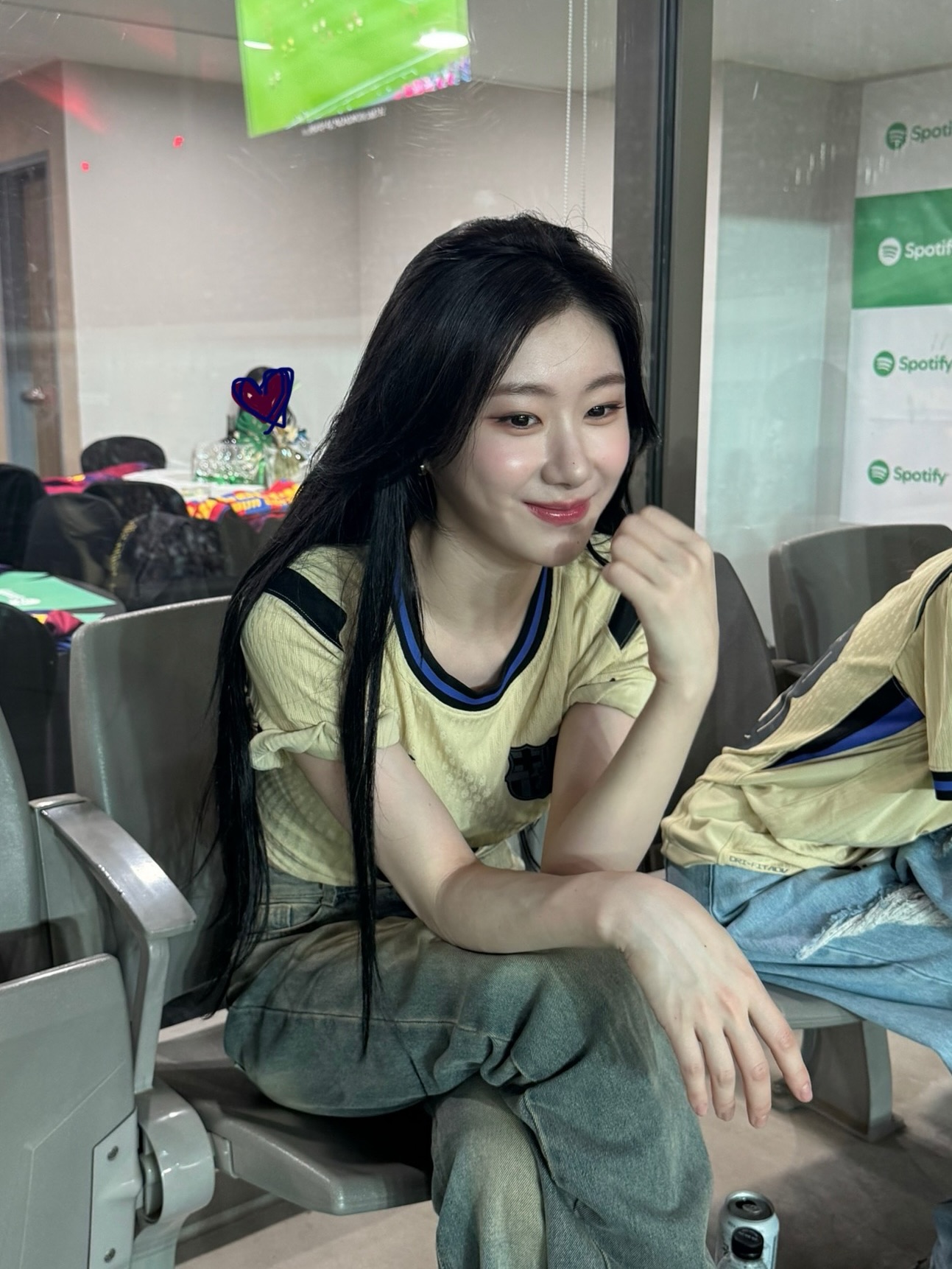 彩领 (ITZY)的幕后花絮