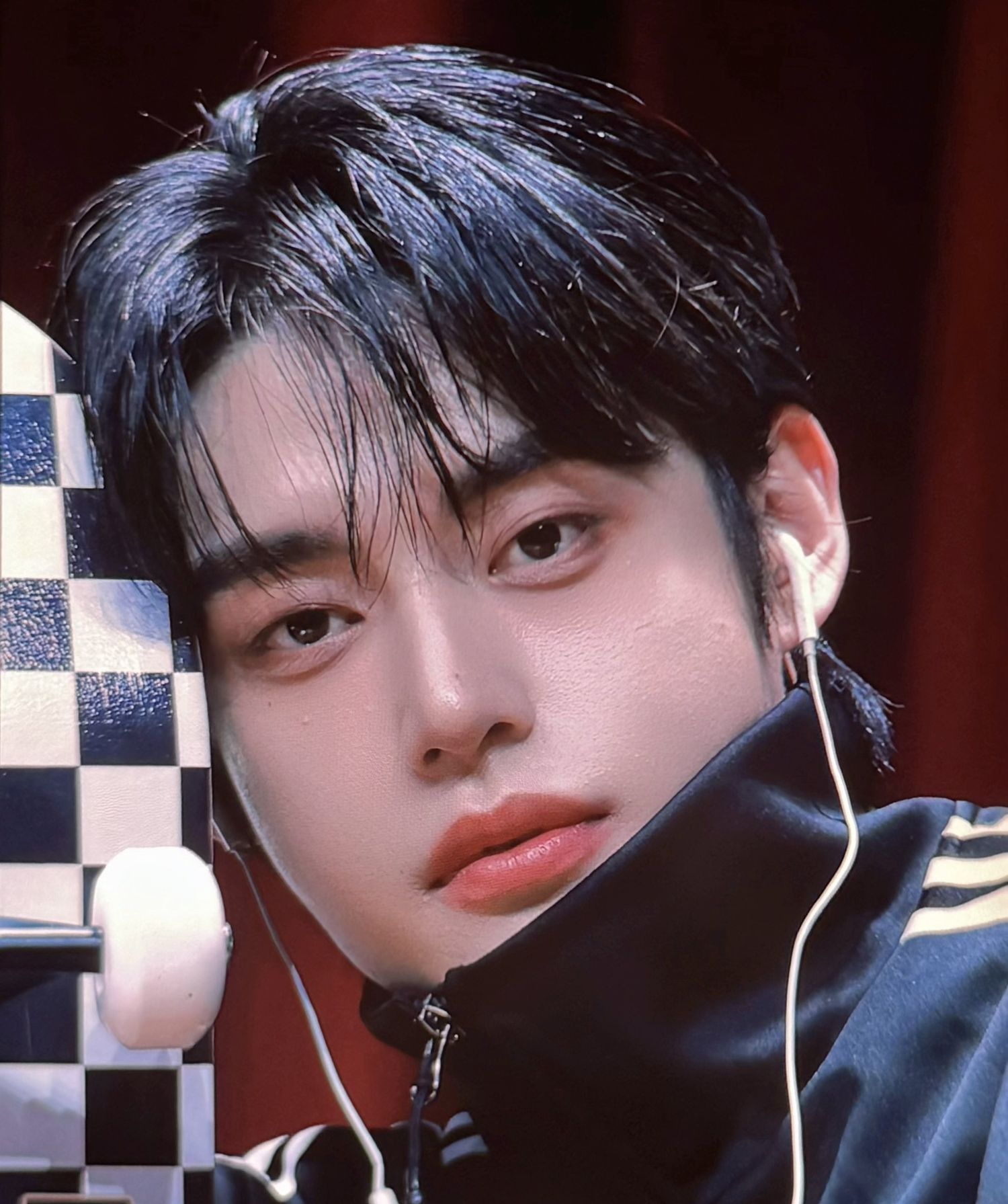 Behind-the-scenes cut of Kim Jiwoong (ZEROBASEONE)