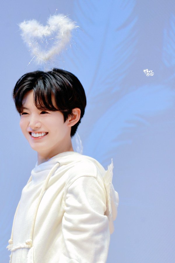Latest photo of Junkyu (TREASURE)