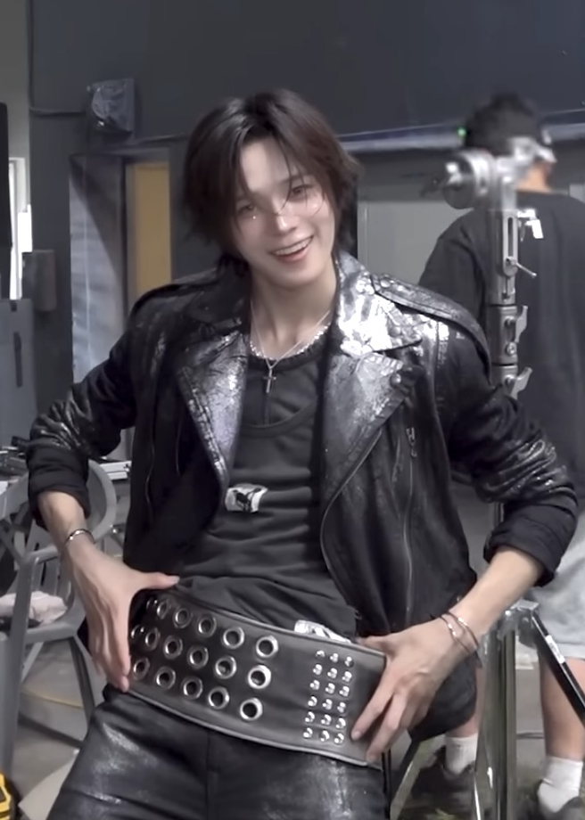 Behind-the-scenes cut of K (&TEAM)