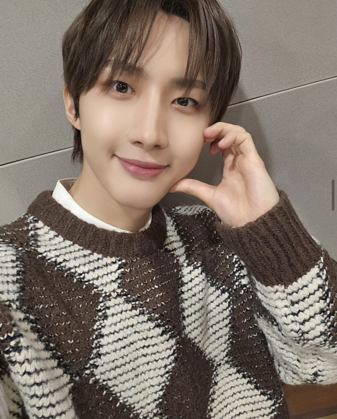 Recent activity shot of Hui (PENTAGON)