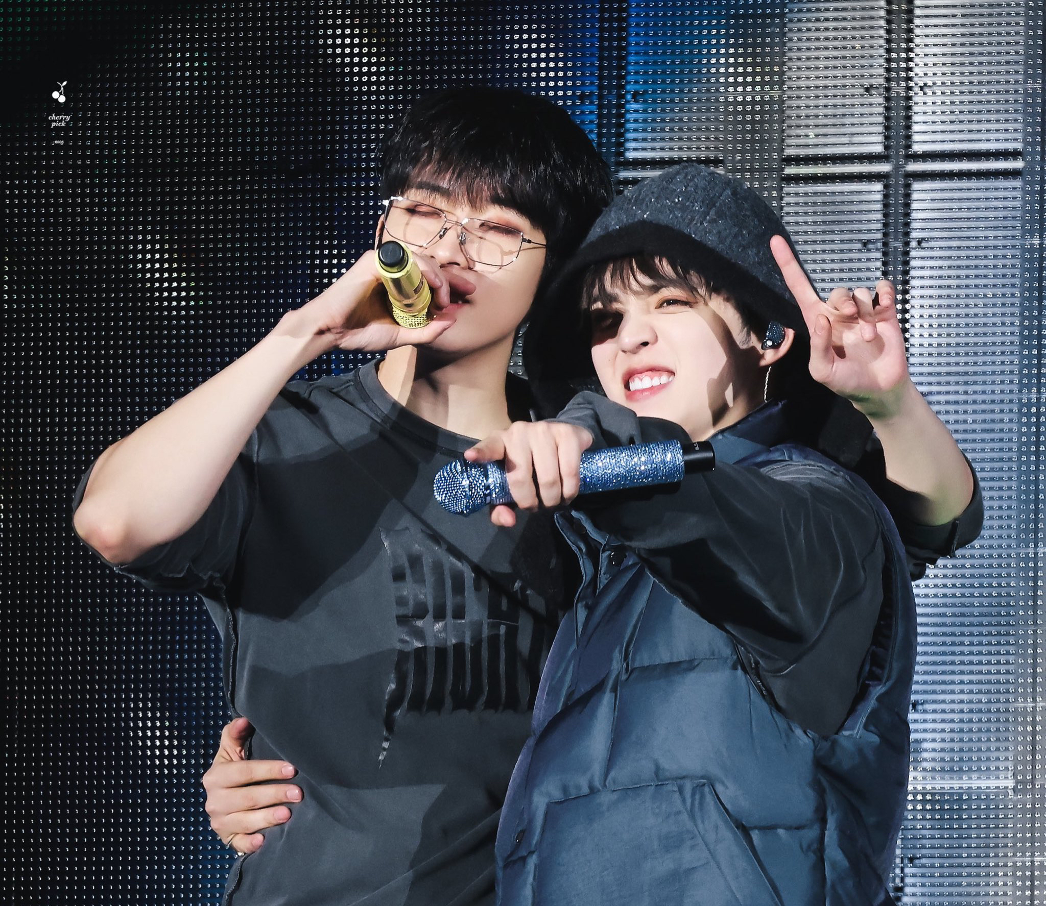 A moment captured by SEVENTEEN's fan