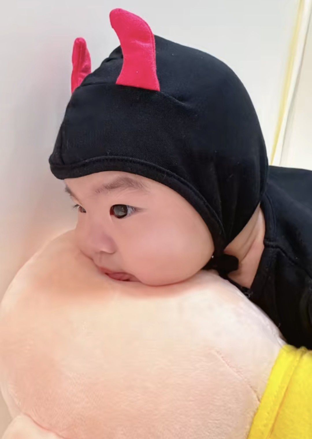 Behind-the-scenes cut of Chiquita (BABYMONSTER)