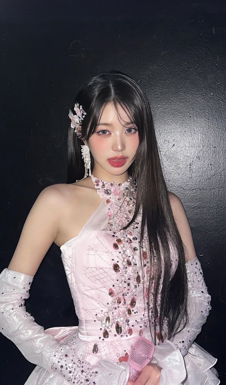 Recent activity shot of Jang Wonyoung (IVE)