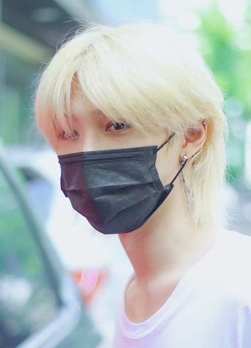 Latest photo of Felix (Stray Kids)