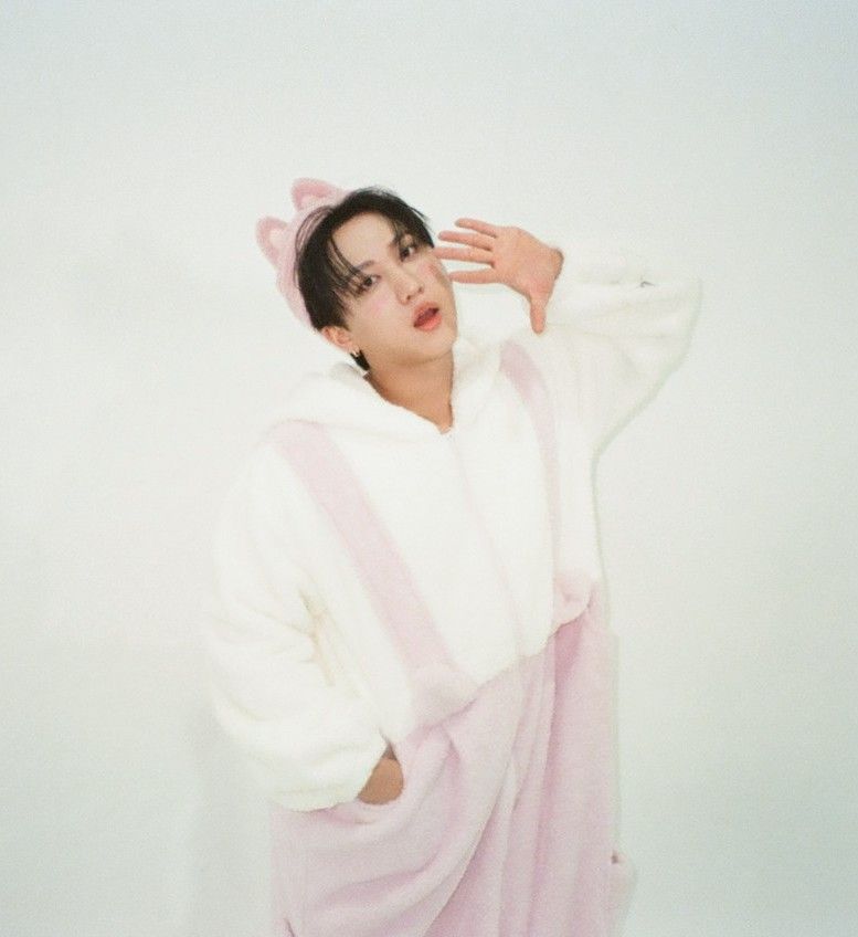 Behind-the-scenes cut of Changbin (Stray Kids)
