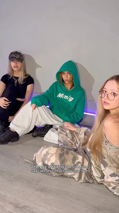 Behind-the-scenes cut of GIRLSET