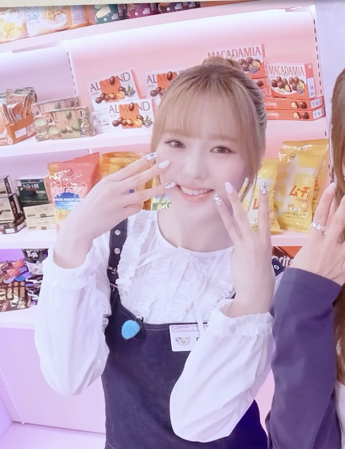 Behind-the-scenes cut of Rio (NiziU)