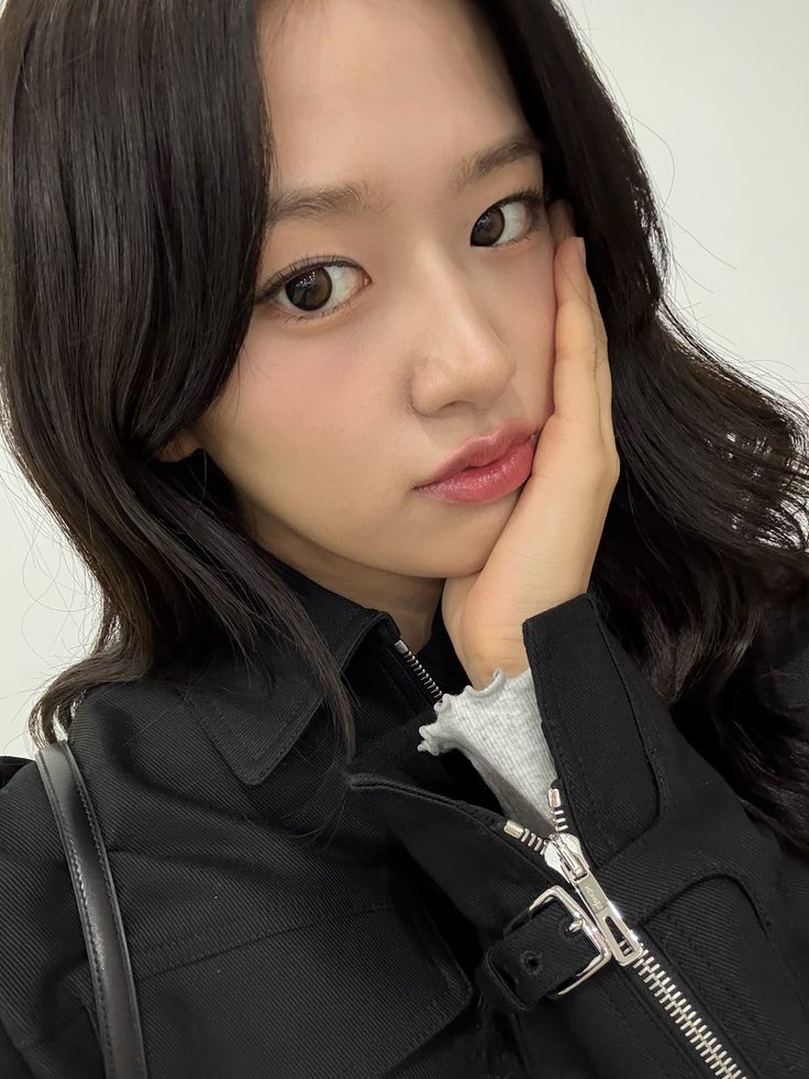 Latest photo of An Yujin (IVE)
