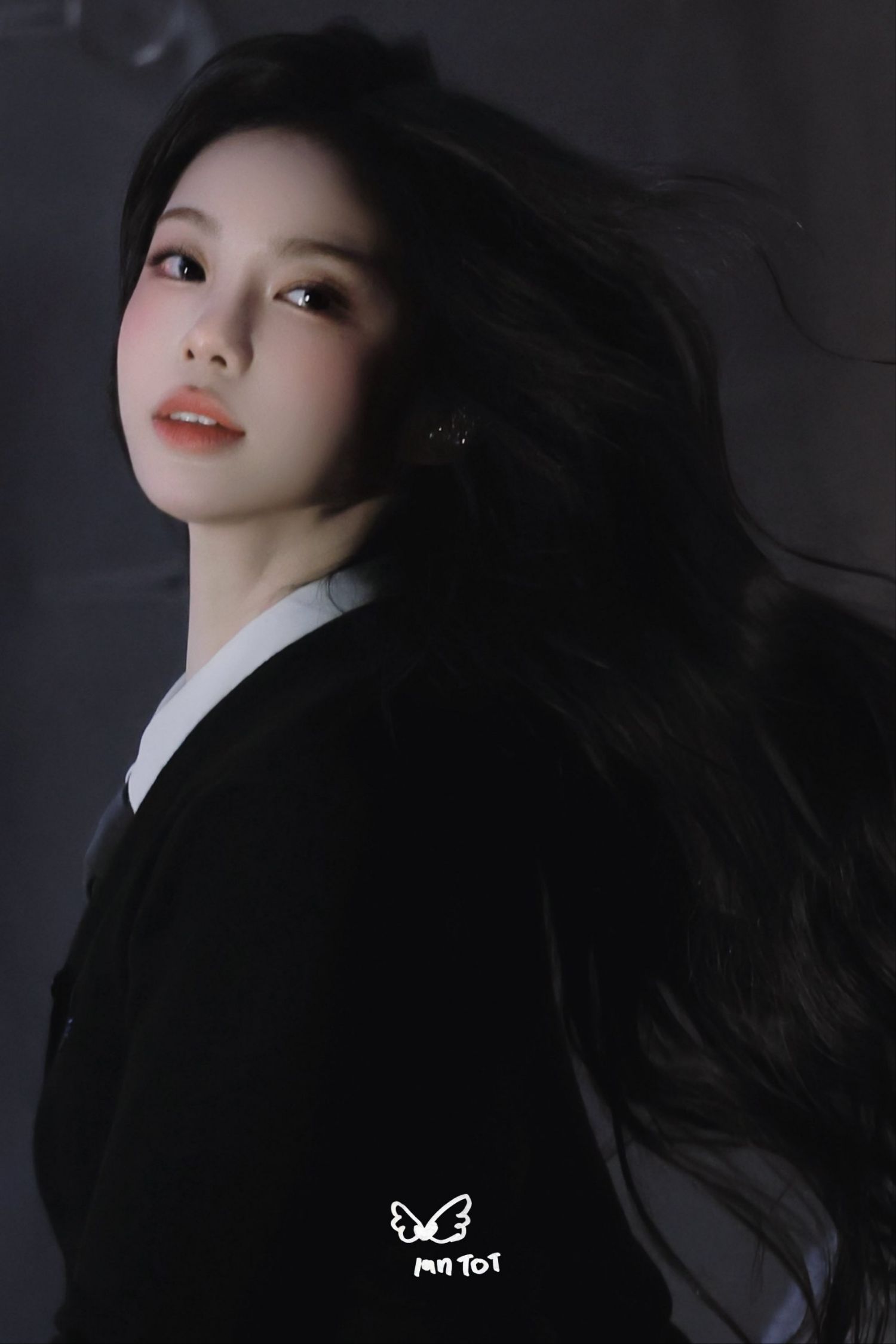 A moment captured by Ian (Hearts2Hearts)'s fan