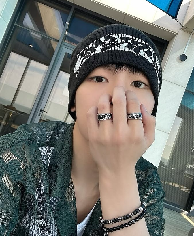 Behind-the-scenes cut of Yechan (Xikers)