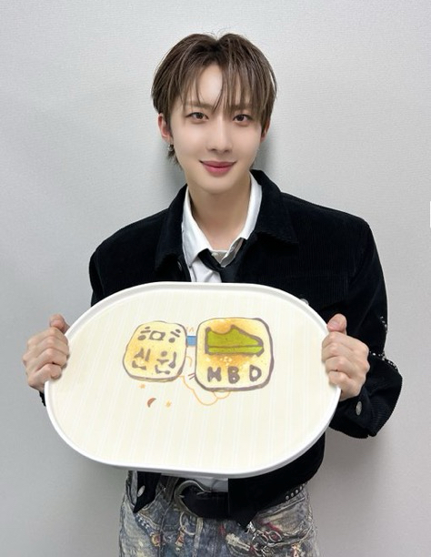 Recent activity shot of Hui (PENTAGON)