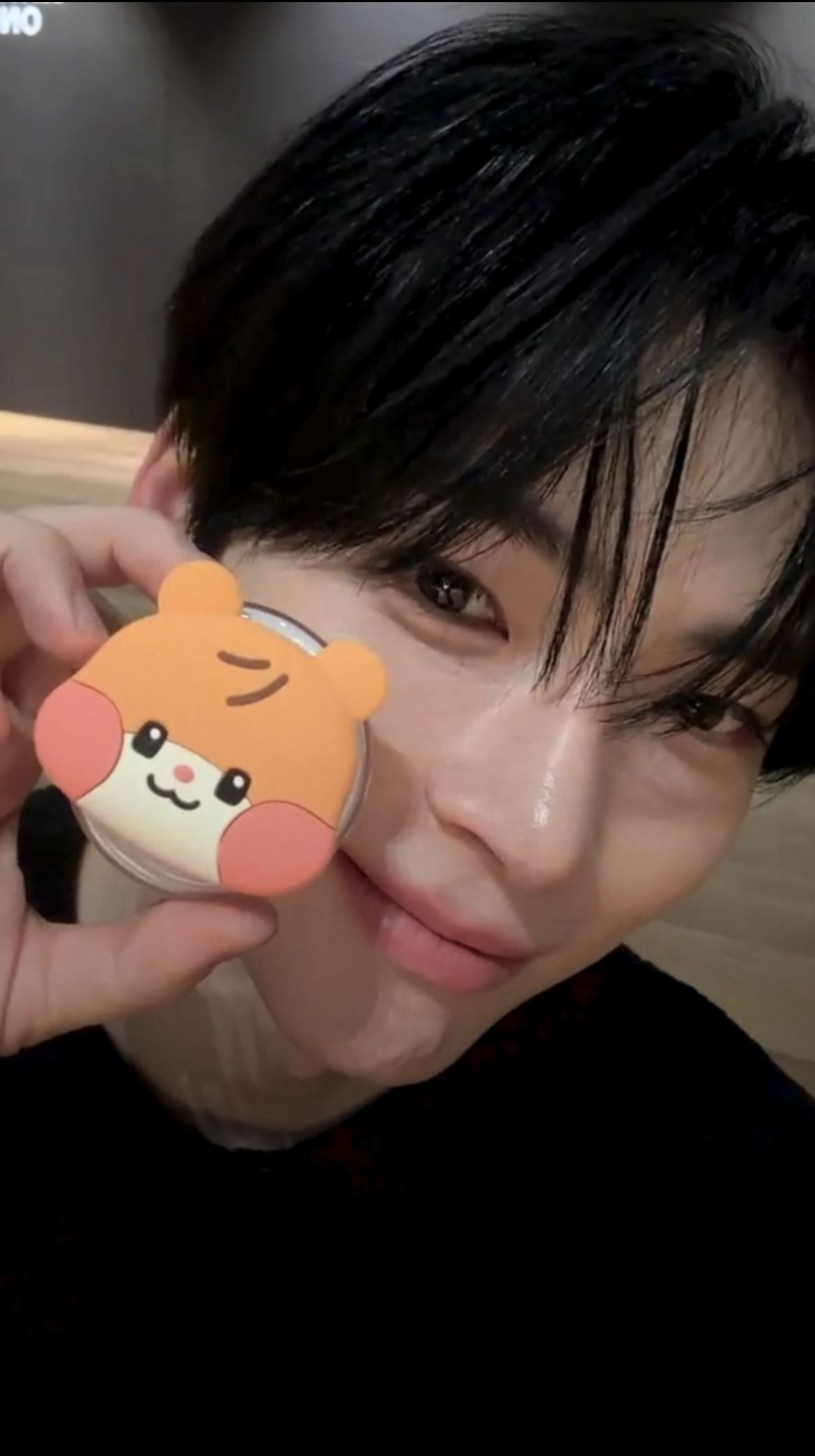 Behind-the-scenes cut of Sung Hanbin (ZEROBASEONE)