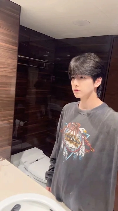 Behind-the-scenes cut of Younghoon (THE BOYZ)