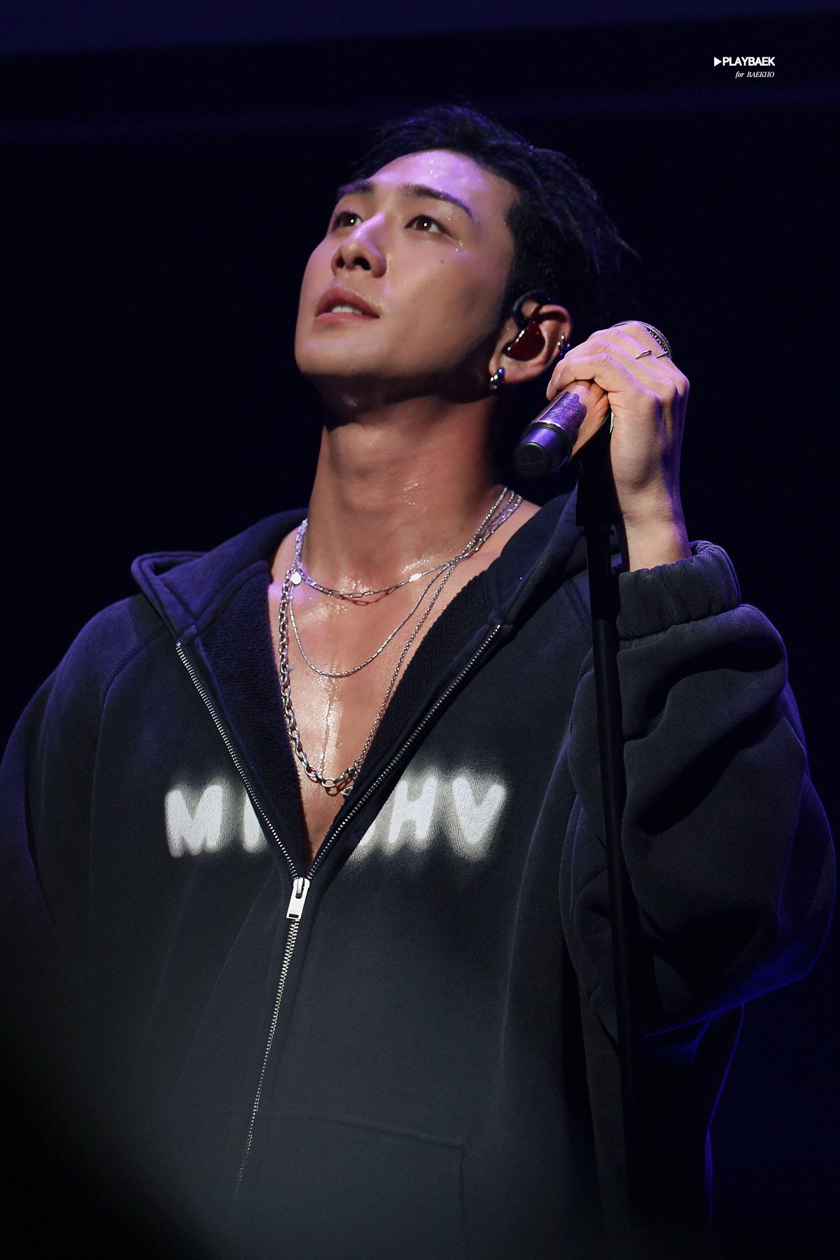 A moment captured by Baekho's fan