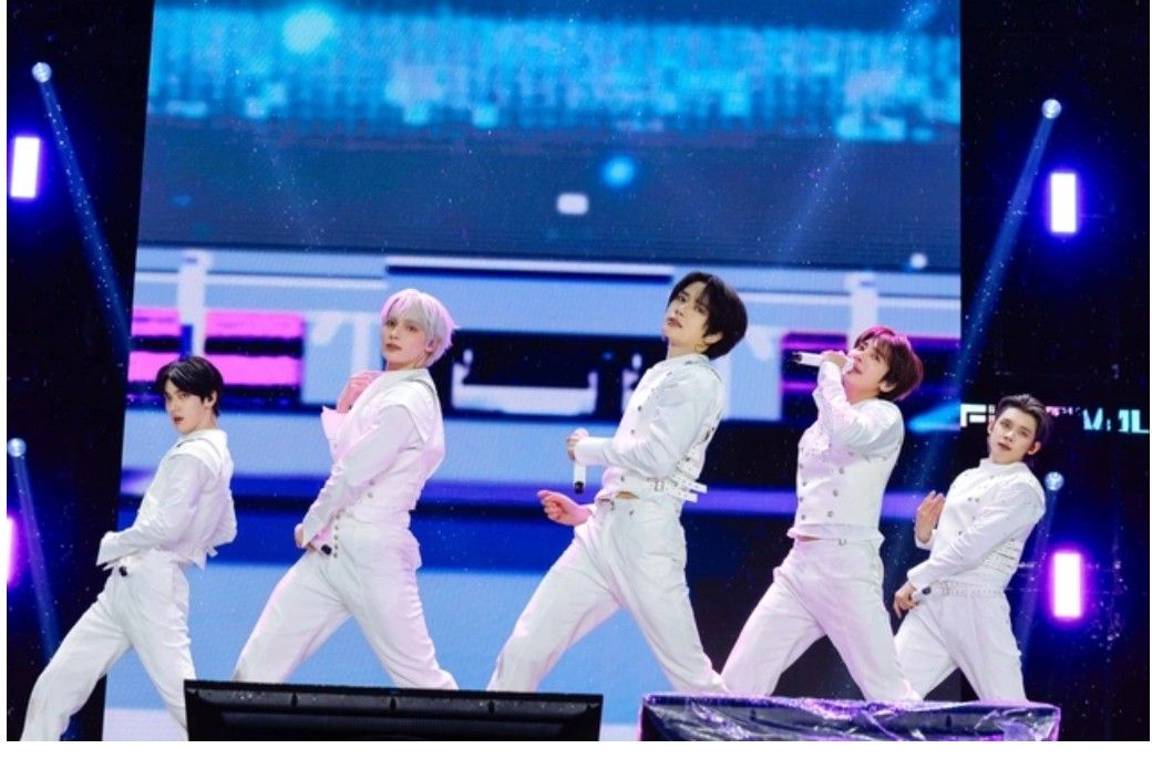 Foto aktivitas terbaru Taehyun (TOMORROW X TOGETHER)