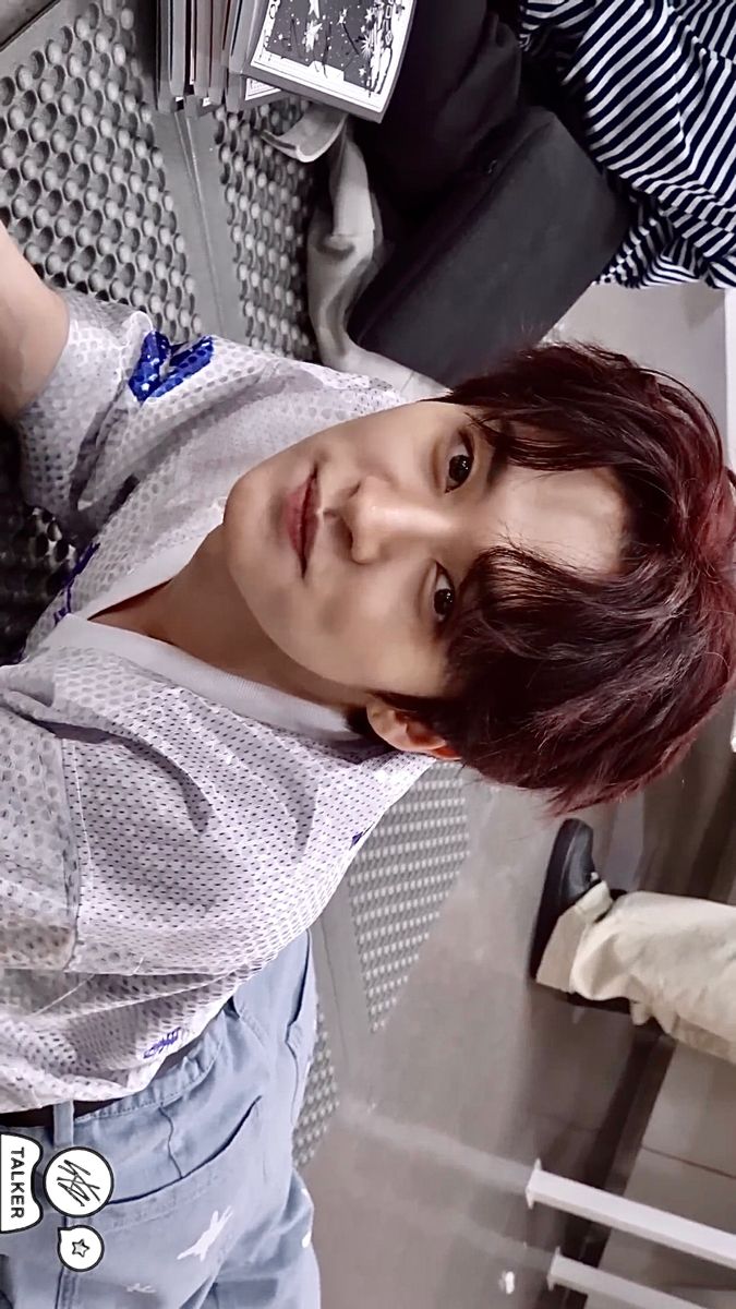 Fandom-recommended wallpaper image of Lee Know (Stray Kids)