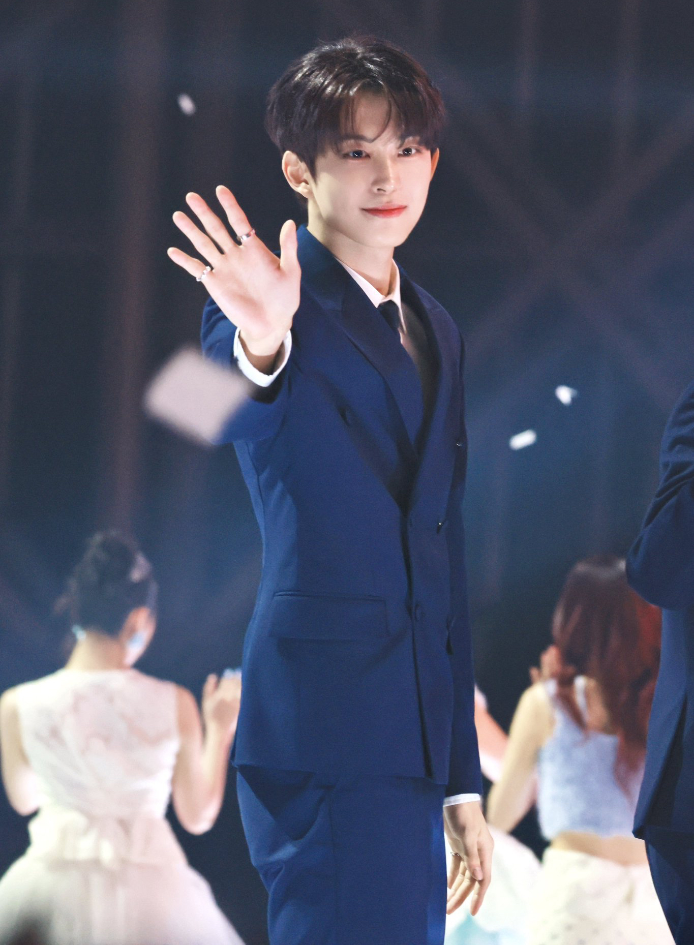 A moment captured by Kim Geonwoo (ALPHA DRIVE ONE)'s fan