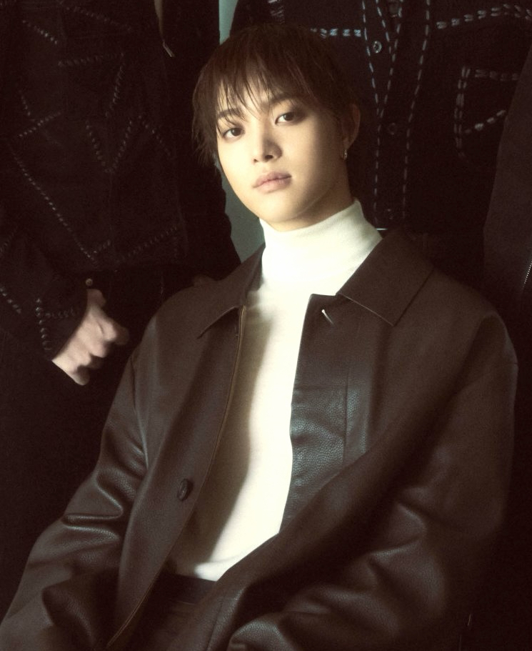 Latest photo of EJ (&TEAM)