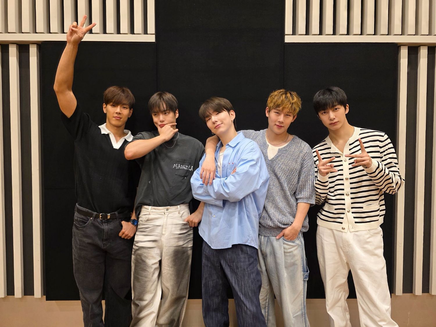 Behind-the-scenes cut of Shownu (MONSTA X)