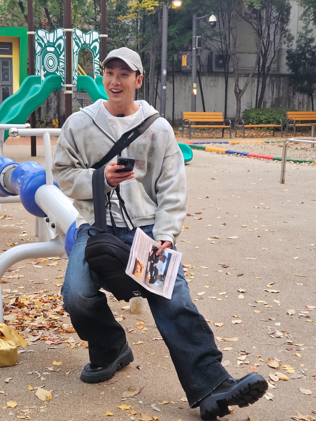 Behind-the-scenes cut of Baekho