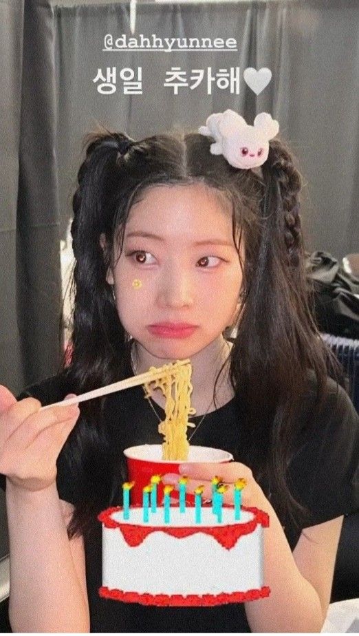 Today's most popular wallpaper in the Dahyun (TWICE) community
