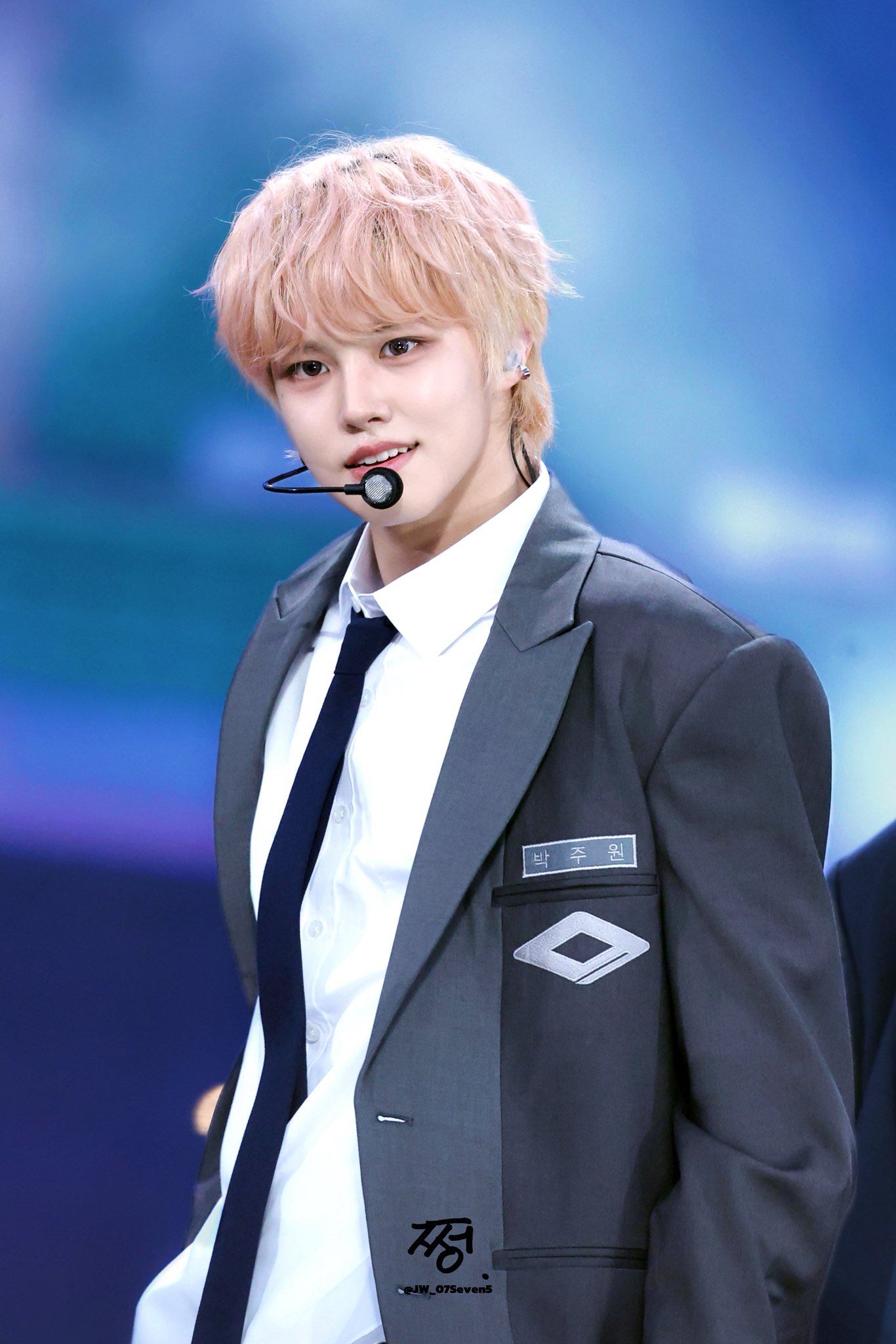 Behind-the-scenes cut of Park Juwon (AHOF)