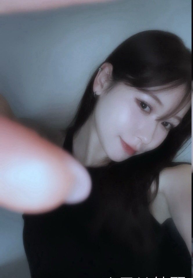 Recent activity shot of Kasahara Momona (ME:I)