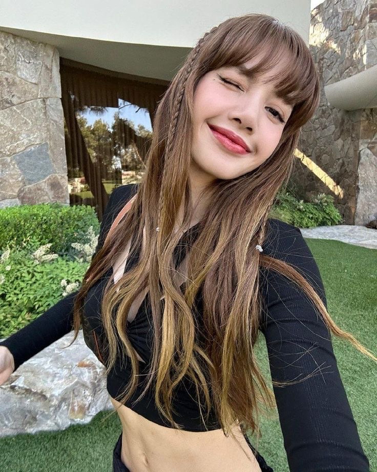 Behind-the-scenes cut of Lisa (BLACKPINK)