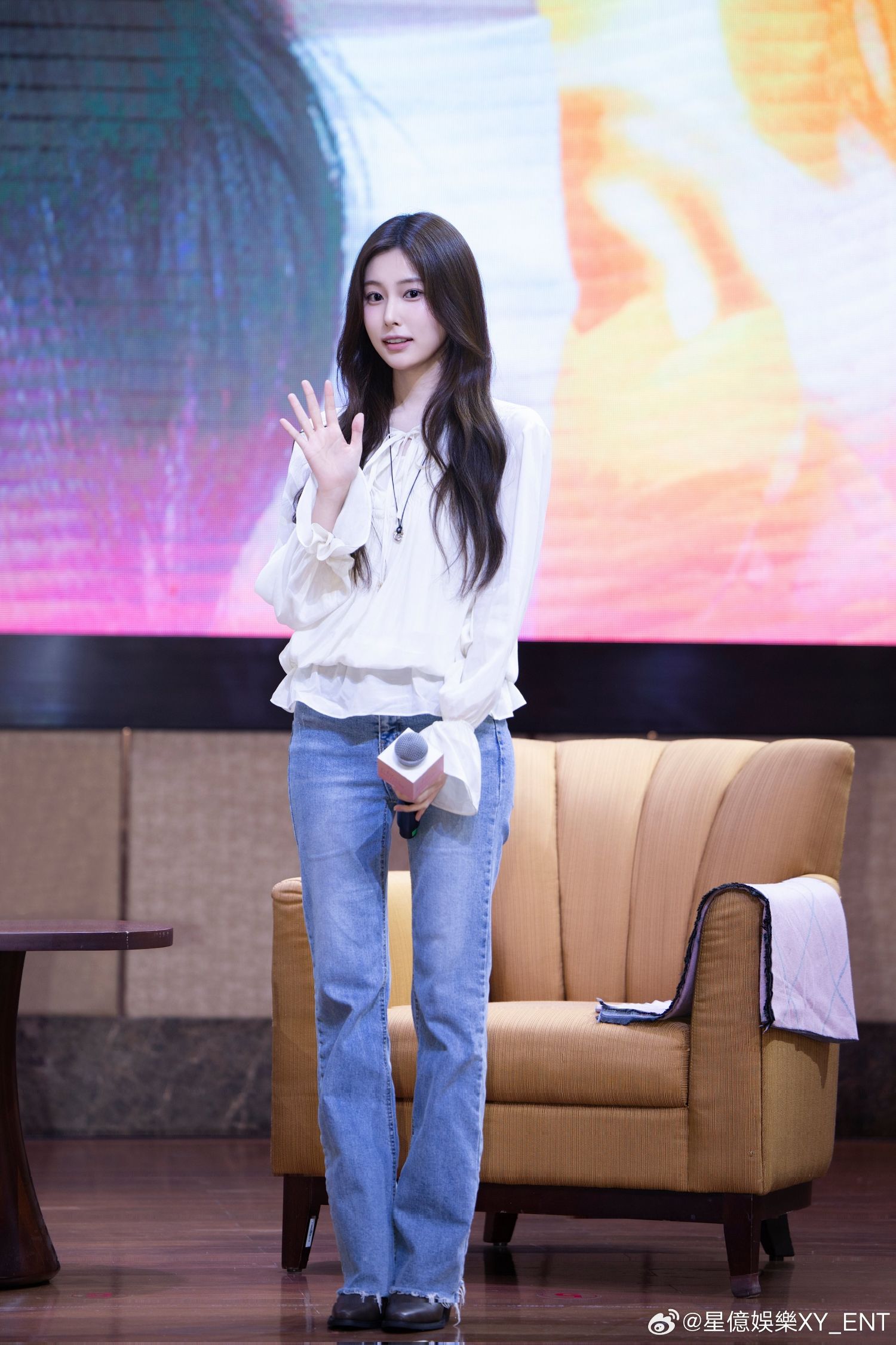 Behind-the-scenes cut of Kang Hyewon