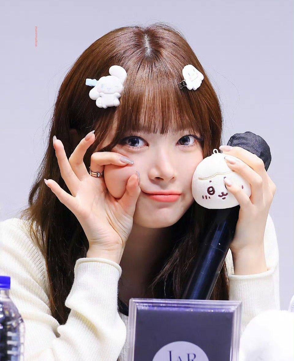 Behind-the-scenes cut of Hong Eunchae (LE SSERAFIM)