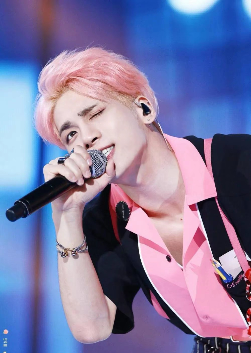 Recent activity shot of Jonghyun (SHINee)