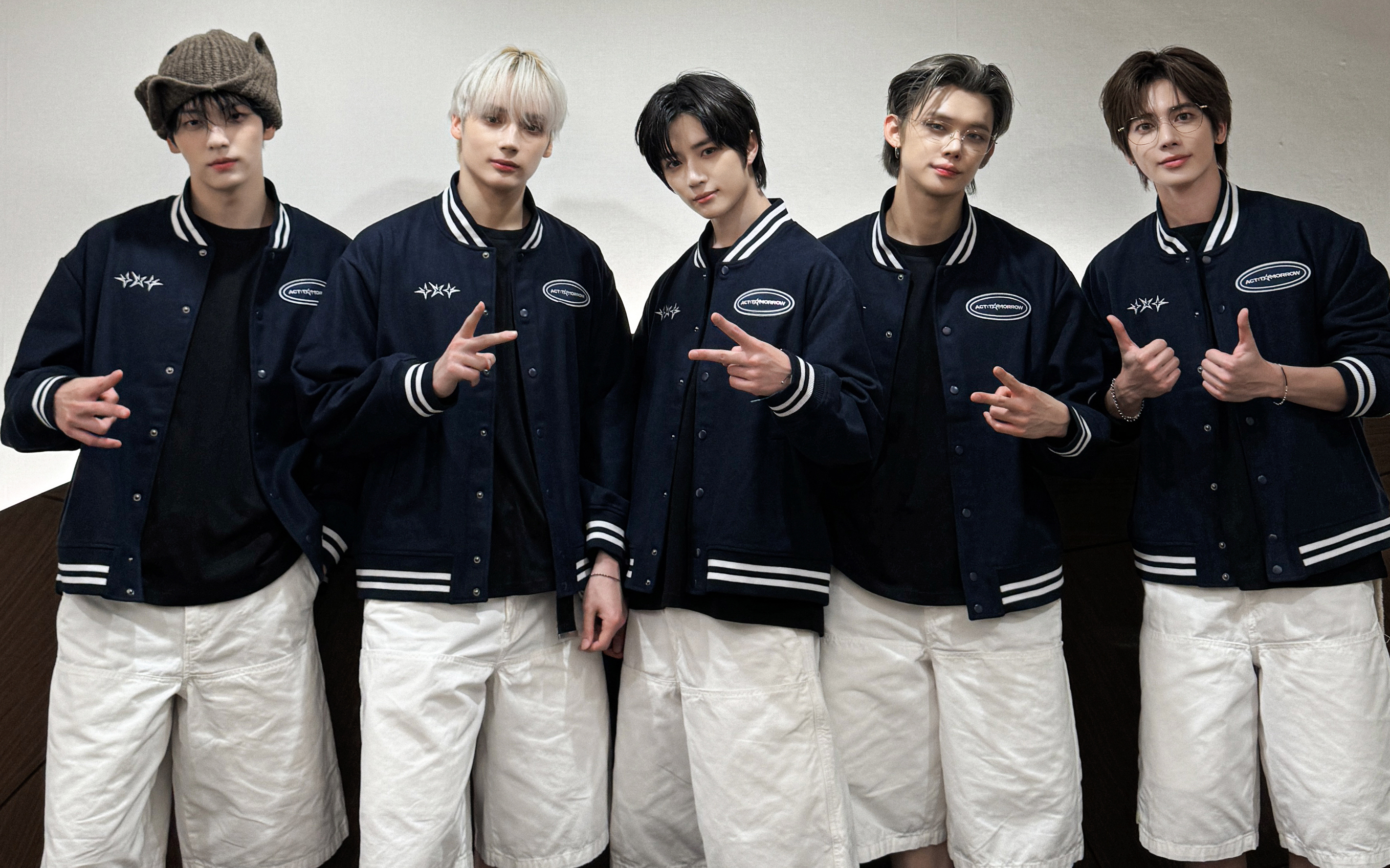 TOMORROW X TOGETHERの舞台裏ショット